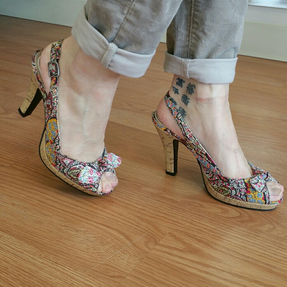 Cute floral bow sandals